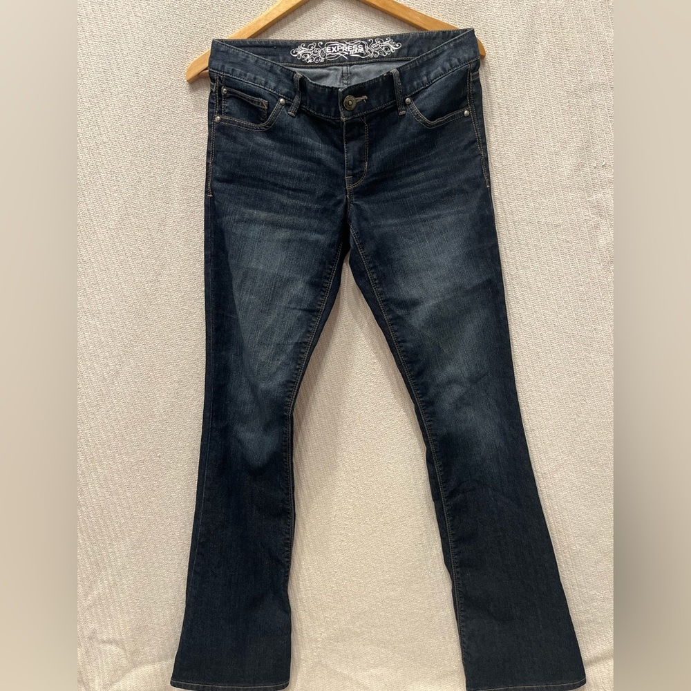 Express Barely boot Zelda Slim fit  jeans